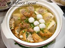 Le yong tau foo (aussi appelé yong tao foo, yong tau fu, yong tau hu ou yong tofu ; Ieatishootipost Yong Tau Foo Soup Facebook