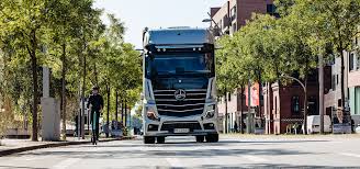 A) se ingusteaza pe partea dreapta trecere de pietoni 8) ce ne arata indicatorul ? Noul Actros Asistentul La Virare Poate RecunoaÈ™te Chiar È™i Trotinetele Electrice Roadstars