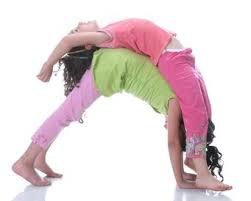 Yoga For Kids And Families Living Green With Baby Yoga Pasangan Pose Yoga Untuk Anak Anak