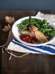 Maquereau Poele Sauce Tomate Et Roquette Ricardo Recipe Tomato Sauce Fun Easy Recipes Pan Seared
