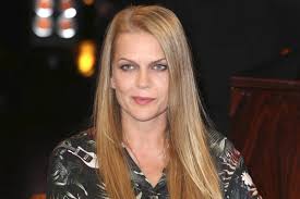 Since 2006 she has been the voice of rock band silly. Anna Loos Schauspielerin Uber Jan Josef Liefers Und Kinder Bildderfrau De