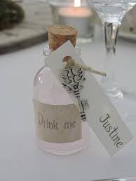 Realisations De Marque Place Ou Porte Noms A Theme Alice Au Pays Des Merveilles Pays Des Merveilles Deco Mariage Disney