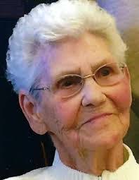 Minnie Pond's Instagram, Twitter & Facebook