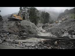 Einige orte sind zeitweise von der außenwelt abgeschnitten, in südtirol entgleiste ein zug. Dramatische Unwetter 4 Tote In Italien 3 In Osterreich Youtube