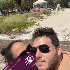 What training programs and certifications are recommended for  equine-assisted psychotherapy in Florida?