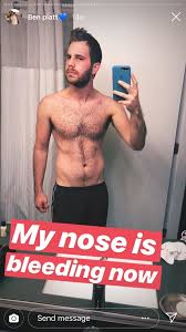Platt is reprising his role for the film, playing the titular evan hansen, a socially anxious teenage boy who's thrust into the spotlight after a lie he tells about the tragic death of a classmate spirals beyond his control. Ben Platt Beziehung Vermogen Grosse Tattoo Herkunft 2021 Taddlr