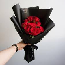 Pin By Sofiya On Kviti In 2020 Red Flower Bouquet Red Rose Bouquet Roses Bouquet Gift