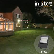Lampu led yang sesuai untuk rumah. Keindahan Cahaya Taman Dengan Lampu Sorot Led Archify Indonesia
