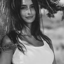 🙋🏻‍♀️ @paulaa_fernandeeezz #Retrato #RetratoBN #BlackAndWhitePhotography  #BNWPortrait #BlancoYNegro #MonochromeMagic #BNWPhotography