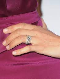 This Is What Meghan Markle S First Engagement Ring Looked Like Meghan Markle Wedding Ring Meghan Markle Engagement Ring Engagement Rings