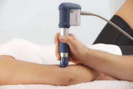Voici comment guérir une tendinite d'achille et soulager votre tendon d'achille gonflé, douloureux et inflammé avec le traitement naturel. Therapie Onde De Choc Physio Mob