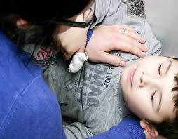 Como ayudar a una víctima de un síncope o una lipotimia. Desmayos Infantiles Por Lipotimia Causas