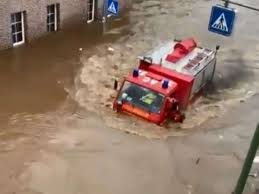 Am dienstag drohen wegen tief bernd in weiten teilen des landes gewitter und heftiger. Ucz2pasb6hdpam