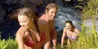 Is aaron rodgers retiring from football? Aaron Rodgers With Shailene Woodley In Hawaii Skipping Packers Otas