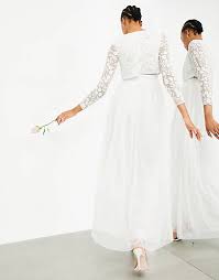 Hier findest du eine kleine auswahl unserer von sanna designten brautkleider. Asos Edition Fleur Brautkleid Mit Kurz Geschnittenem Verziertem Oberteil Asos