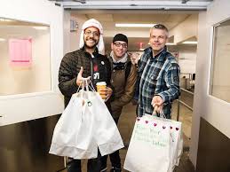 Since 2001, this grassroots organization has delivered more than 75,000 complete thanksgiving meals to new york city families in shelters. Best Local Holiday Volunteer Opportunities In Nyc