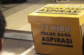 Untuk itu, kamu bisa melihat beberapa poin penting yang harus ada dalam proposal seperti latar belakang, tujuan, hasil yang diharapkan, bentuk kegiatan, waktu kegiatan, anggaran dana, susunan panitia hingga bagian penutup. Pemerintah Isyaratkan Tolak Dana Aspirasi Dpr