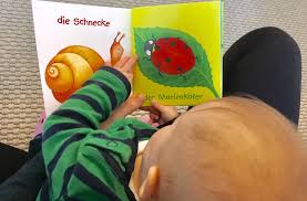 In diesem video geht es darum, wie man die motorische entwicklung von babys fördern kann. Buchtipps Fur Babys Und Kleinkinder Weil Vorlesen Einfach Toll Ist Ganz Normale Mama