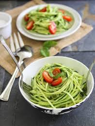 Koolhydraatarm Dieet En Recepten Courgette Pasta Met Avocado Creme Saus Courgette Pasta Groente Pasta Recepten Gezond