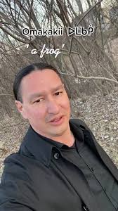 How do you say frog 🐸 in Ojibwe? Why is his month called the Frog 🐸 Moon  in some dialects?