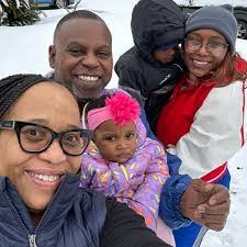 Tracy Newlin's Instagram, Twitter & Facebook