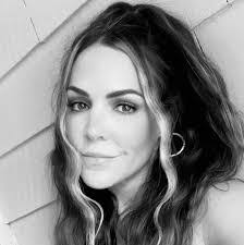 Kellie Breen's Instagram, Twitter & Facebook