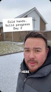 On site refreshing and renewing 🪟 New rope, parting bead, some new glass,  and fresh glazing! Voilà ✨