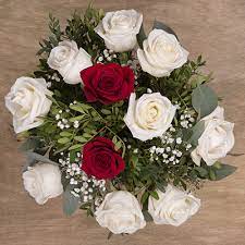 Nulla è più affascinante delle rose fresche. Cuori E Diamanti Rose Rosse E Bianche Bouquet Di Rose Rosse Bouquet Di Rose Gialle Mazzo Di Rose
