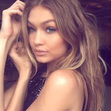 Selena Moss's Instagram, Twitter & Facebook