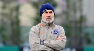 Kamuoyunu bi̇lgi̇lendi̇rme kulübümüz, teknik direktör aykut kocaman ile prensip anlaşmasına. Aykut Kocaman Basaksehir De Ilk Antrenmanina Cikti Trt Spor Turkiye Nin Guncel Spor Haber Kaynagi