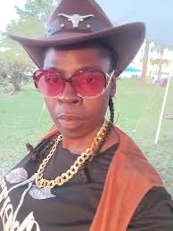 Introduction and photo sharing in dating group