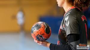 كيف يمكن لاعب كرة اليد الاحتفاظ بالكرة؟ 5 Ù…Ù† ÙÙˆØ§Ø¦Ø¯ ÙƒØ±Ø© Ø§Ù„ÙŠØ¯ Ù„Ù„Ø£Ø·ÙØ§Ù„ ØªØ¬Ø¹Ù„Ù‡Ø§ Ø§Ù„Ø±ÙŠØ§Ø¶Ø© Ø§Ù„Ø£ÙƒØ«Ø± Ù…Ù„Ø§Ø¦Ù…Ø© ØªØ³Ø¹Ø© Ø§ÙˆÙ„Ø§Ø¯