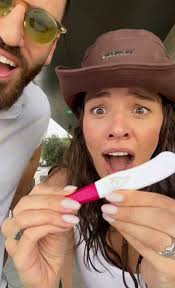 Trudna bivša snaja Veska Barovića, pokazala test za trudnoću: "Mislila sam  da sam se ugojila"