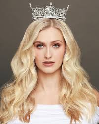 The beginning of the end. Miss America week starts today!!! On my way to  Orlando & def not looking like this. 👑