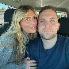 Update! 👙🐕💘🏡👯‍♀️✨🤳⛵️🌴