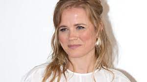 Ilse annoeska de lange is a dutch country and pop singer, better known as ilse delange (english spelling). Let S Dance Star Ilse Delange Darum Halt Ihre Liebe Zu Musiker Bart Seit 20 Jahren