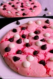 You can choose from flavors like strawberries 'n' creme, birthday cake, and cookies 'n' mint. Giant Sugar Cookie Recipe With Strawberry Cake Mix