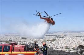 Φωτιά ξέσπασε πριν από λίγο στον βύρωνα, σε δασική έκταση στο τέρμα της οδού κλεισούρας. Esbhse H Fwtia Ston Ymhtto