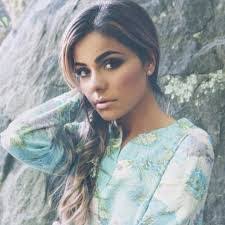 Melissa Holifield's Instagram, Twitter & Facebook