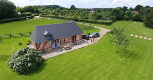 La personnalité du maître des lieux une encyclopédie de l'histoire de la normandie très pointu sur le thème de la seconde guerre mondiale quant à la. Gite Ferme De La Caleche L Ecurie Normandie Calvados A St Germain De Livet