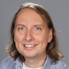 Gelnhausen neu entdeckt: Warum Alt-Bürgermeister Daniel Glöckner einen  Stadtführer geschrieben hat