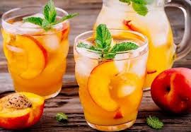La Sangria Blanche Est Une Boisson Alcoolisee A Base De Vin Blanc Ou Vin Mousseux Melons Nectarines Oranges Sangria Blanche Recette Sangria Blanche Sangria