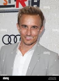 Jesse Darlington's Instagram, Twitter & Facebook