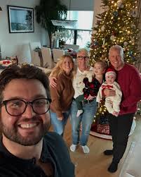 Such a wonderful time with our grandchildren this weekend in St.  Petersburg. #siena #lucas 🎄🎅🏻💙🩷 Thank you Samantha and Jordan for  being such great parents.