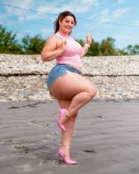 Sara Lyn Chacon - Model (@sara.lyn.vixen) • Threads, Say more