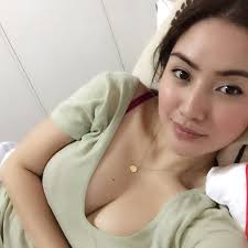 Waktu diusiaku yang beranjak dewasa, aku merasa bangga terhadap diriku yang ceria, supel, riang, penuh canda dan memiliki keindahan yang ada di dalam diriku. Cerita Dewasa Sarah Istri Binal Part 1 Mister Sange