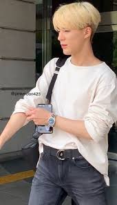 Model rambut fauxhawk inilah yang namun, perbandingan potongan pada rambut british ini yaitu 2:5 alias. 59 Ide Gaya Rambut Pria Di 2021 Gaya Rambut Pria Rambut Pria Gaya Rambut