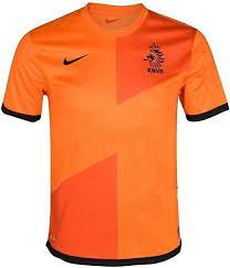 A ce titre, ils intéressent leurs supporters et les profanes qui veulent assister du spectacle devant leur petit écran. Footballstop Co Uk Soccer Shirts Sports Jersey Design Soccer Jersey