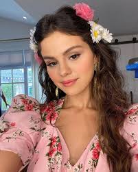 One question for Selena Gomez... HOWW?!?! omg. 🌸🤍