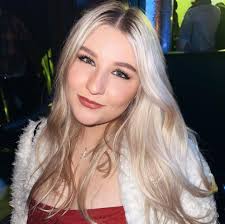 Kylie Hunsinger and Aaron Buckmaster's Wedding Website